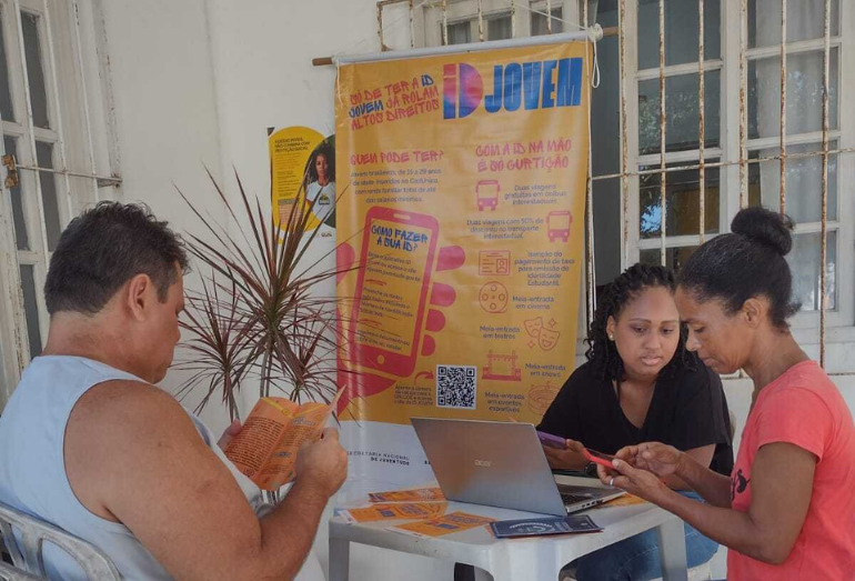 “Mutirão da Juventude” da Praia do Siqueira foi realizado em novo local