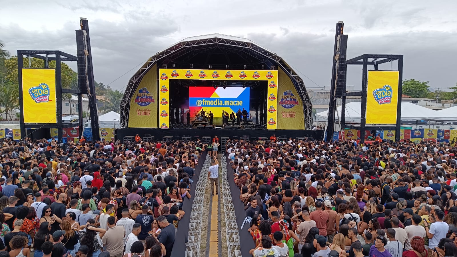 Mais de 12 mil pessoas participam do Festival da Alegria da FM O DIA em Rio das Ostras