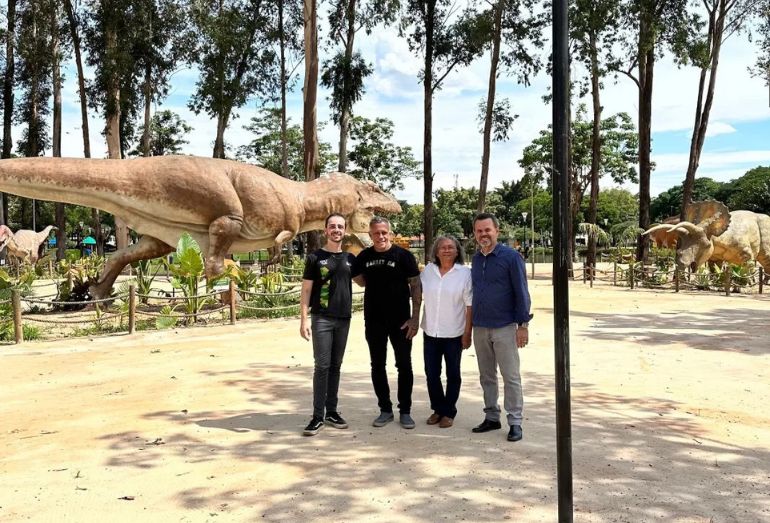 Projeto Turístico de Dinossauros em Iguaba Grande recebe a visita de empresários