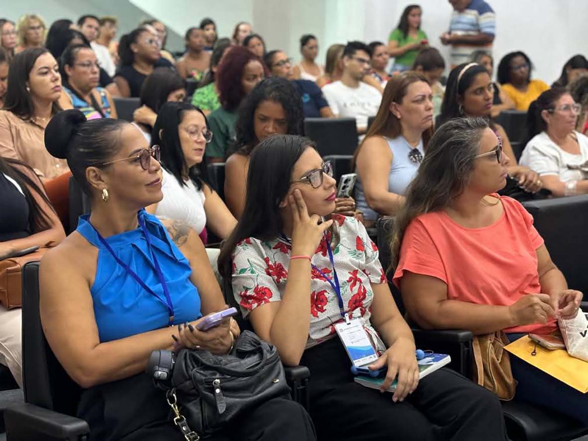 Profissionais de Arraial do Cabo recebem treinamento para fortalecer rede de apoio às mulheres