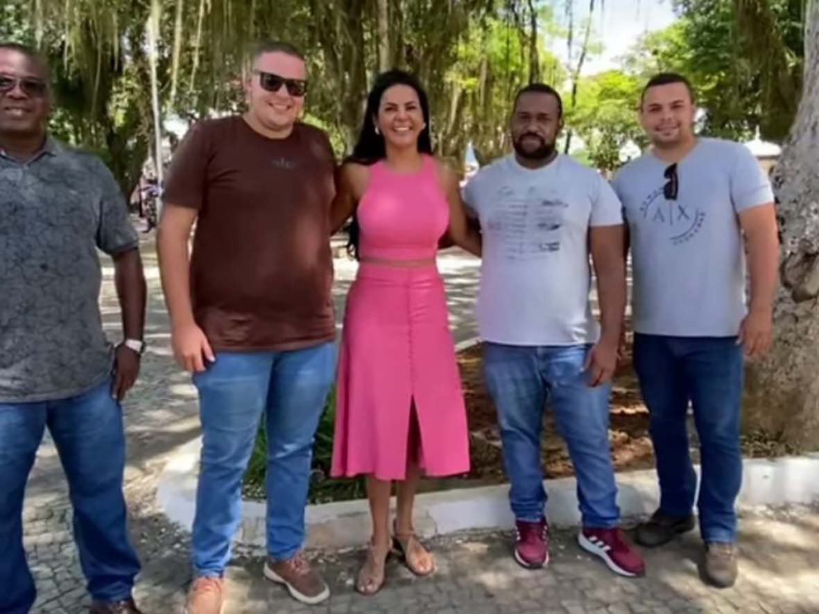 Prefeita de Silva Jardim vista feira agrícola e artesanal do município nessa quinta, 6