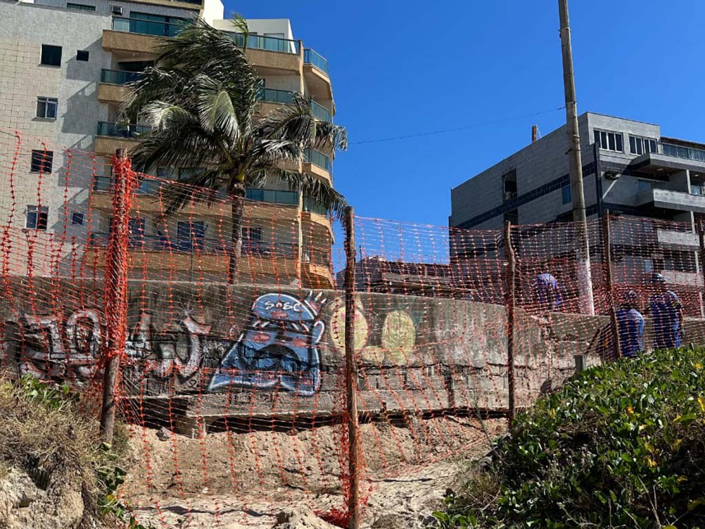 Reparo no calçadão da Praia do Forte visa segurança e preservação antes do Carnaval