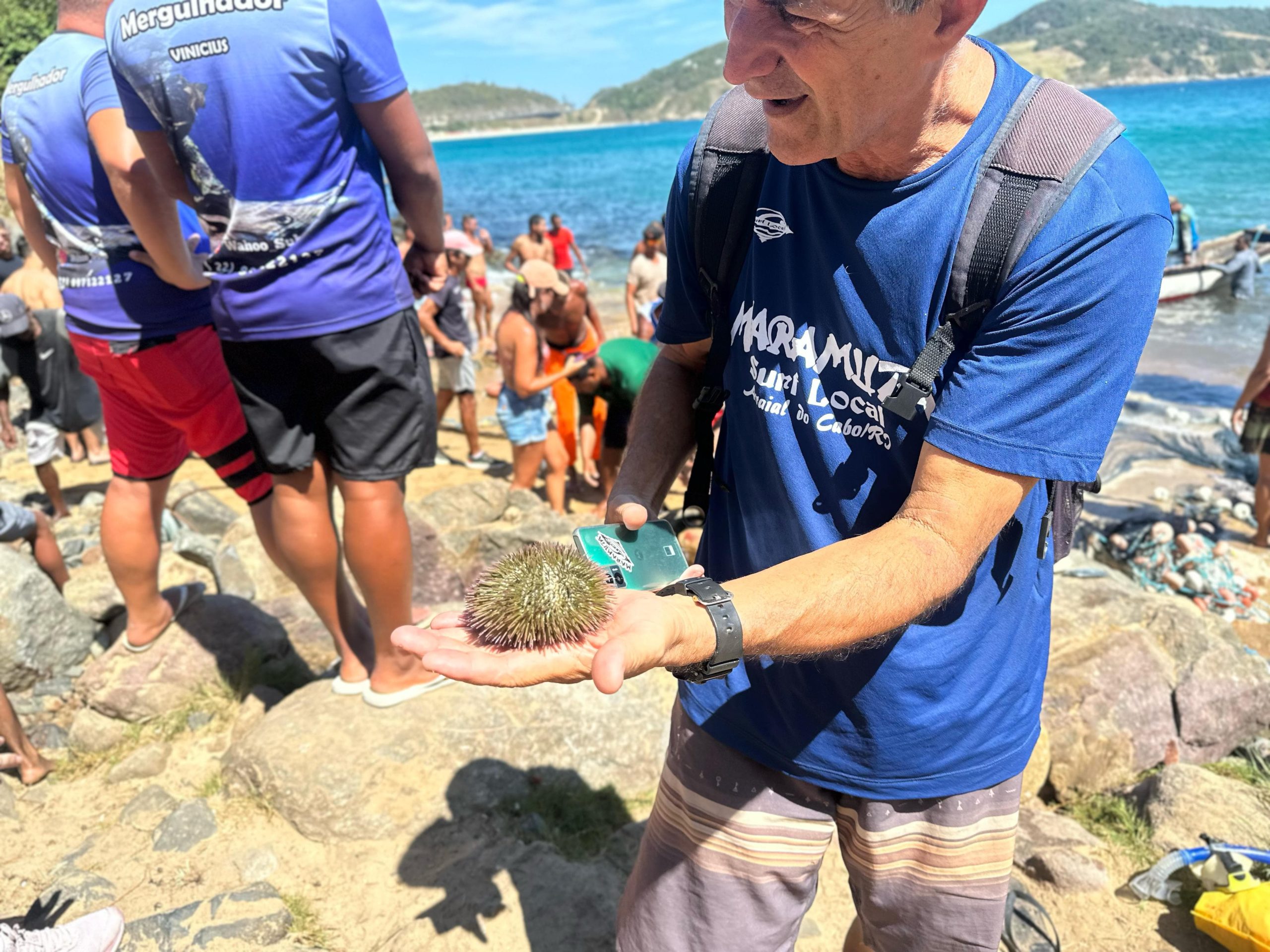 Arraial do Cabo: Pais de crianças atendidas pela Casa do Autista participam de trilha na natureza