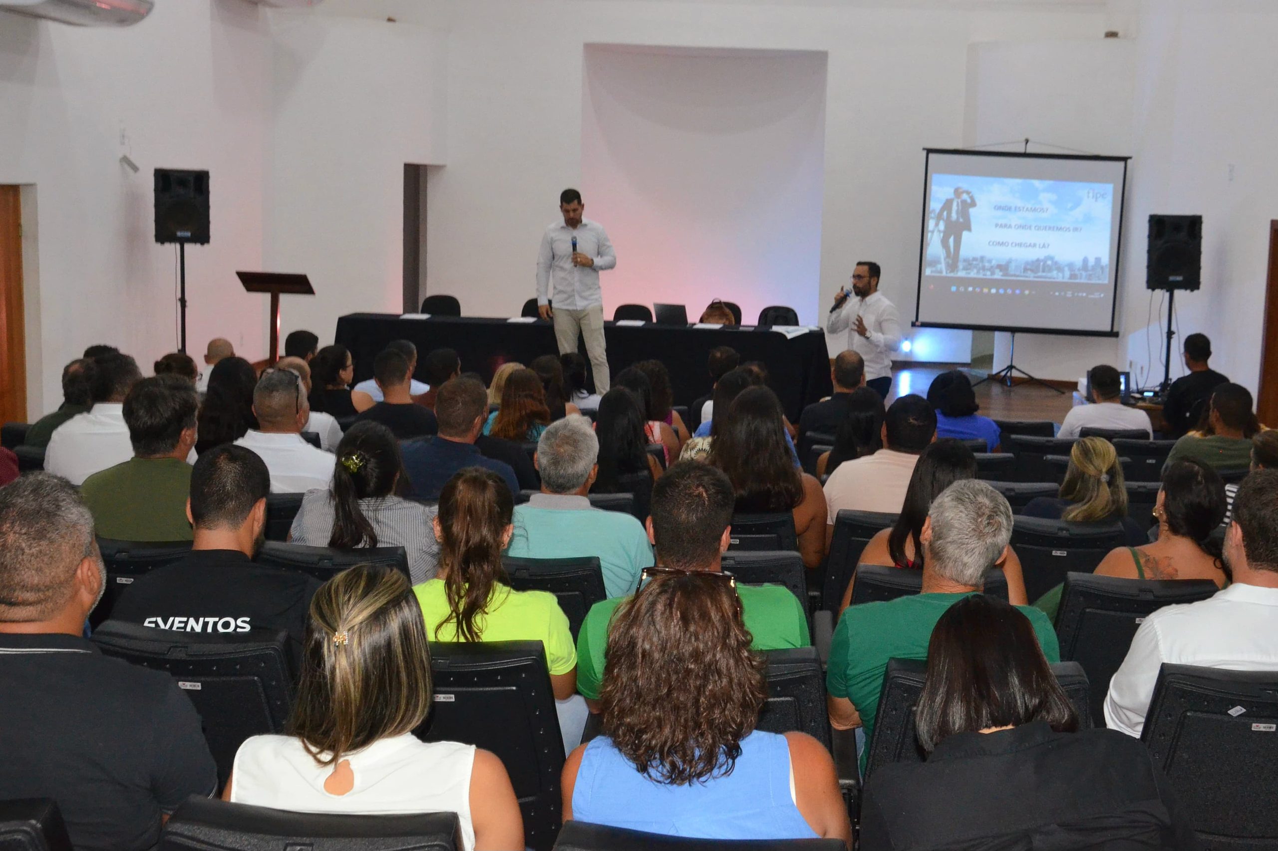 Parceria entre Fipe e Arraial do Cabo aprimora gestão educacional