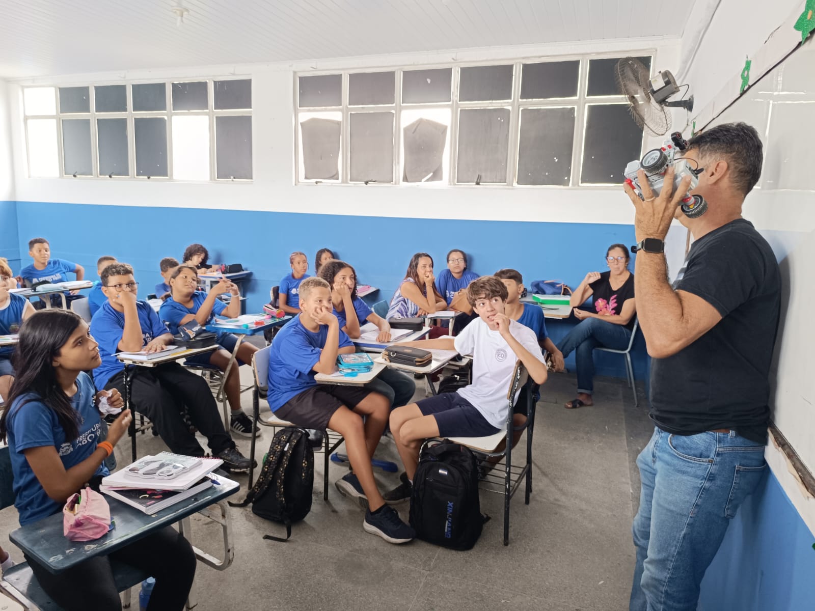 Tecnologia na sala de aula leva ensino de robótica e transforma aprendizado em Cabo Frio