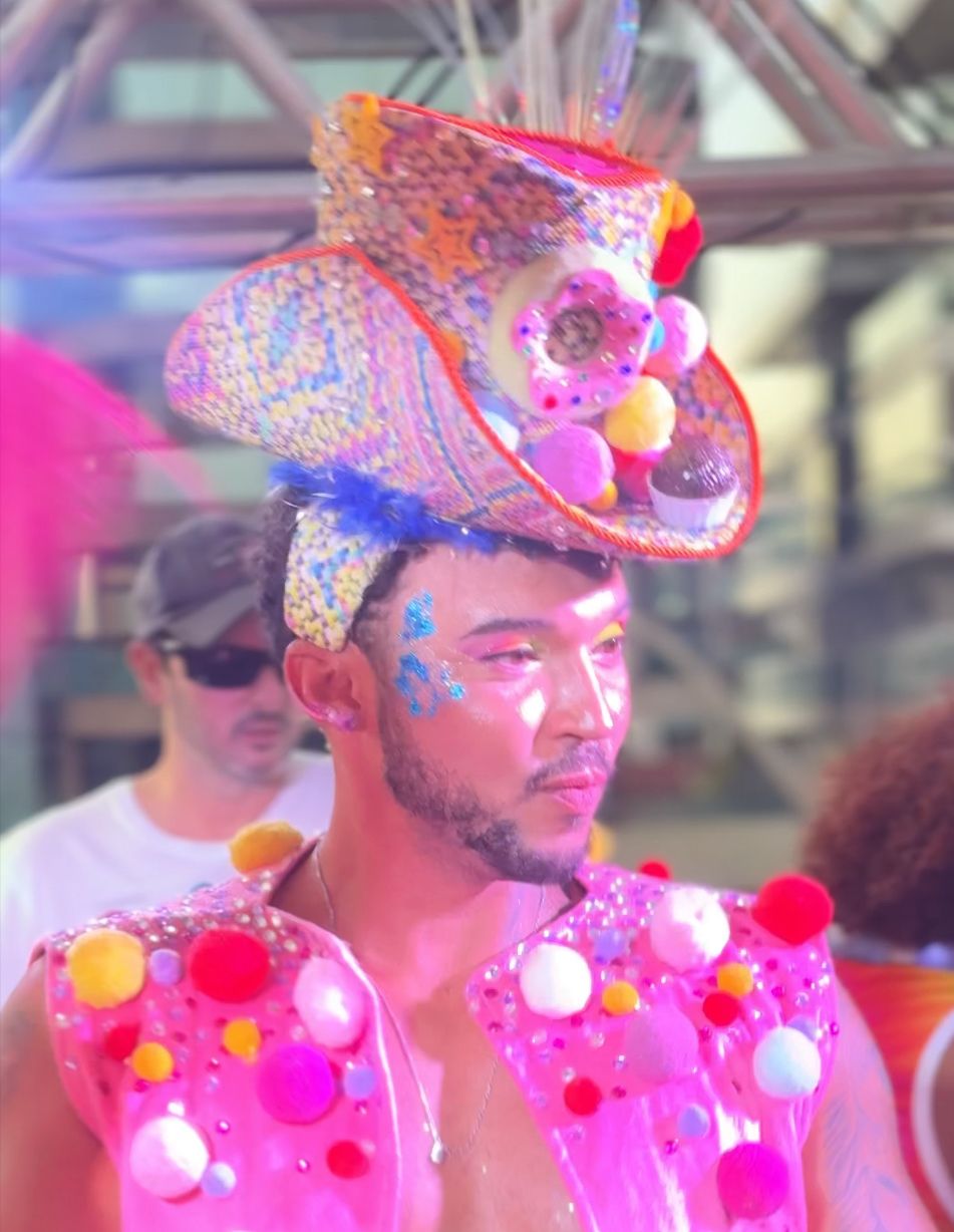 Cabo Frio vive festa de inclusão e alegria no Carnagay 2025