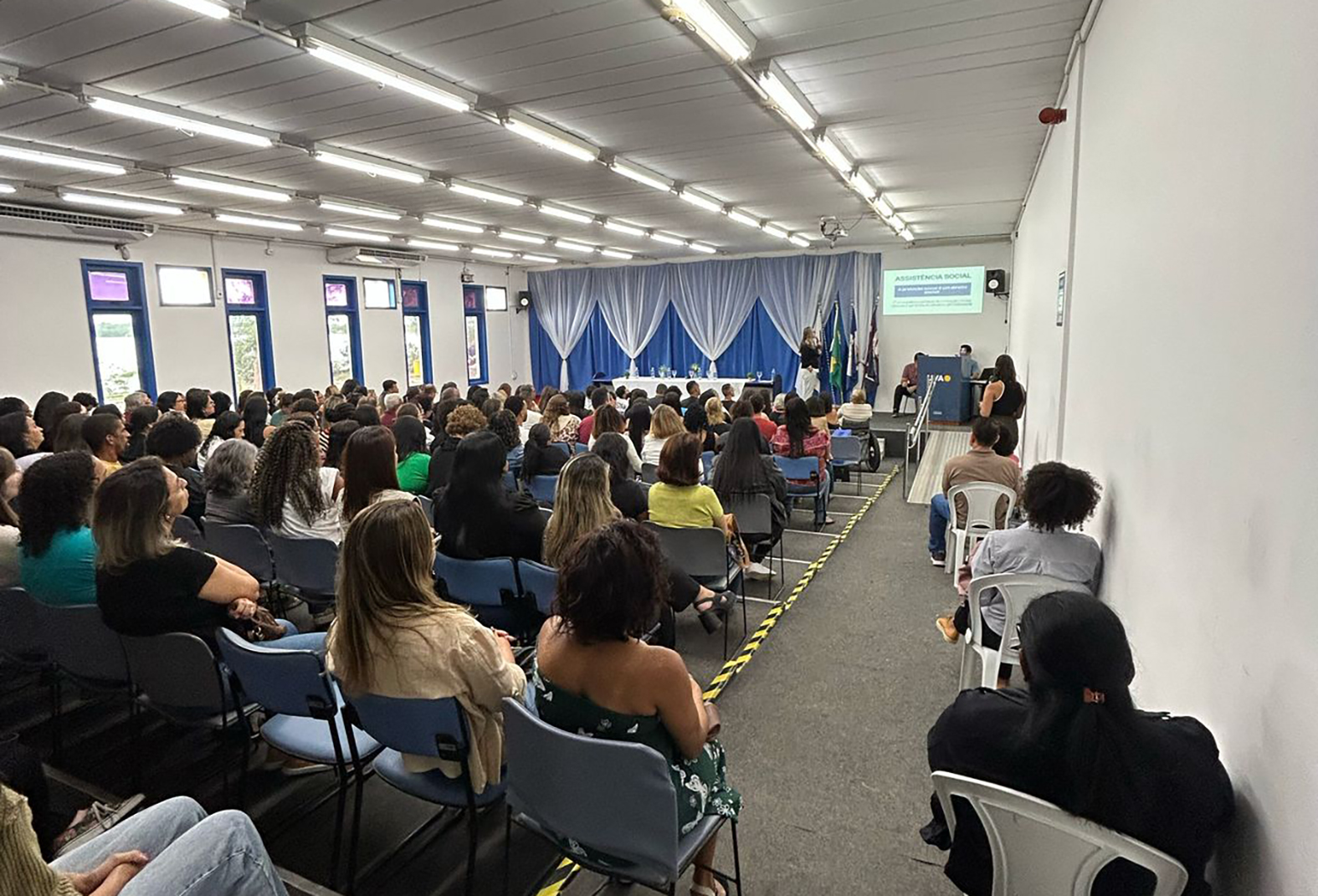 Cabo Frio investe na base e reúne profissionais do SUAS em encontro de qualificação histórica