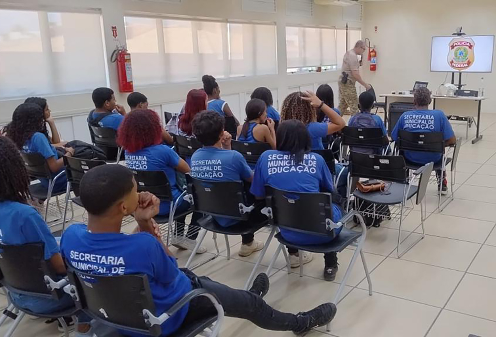 Estudantes da rede municipal participam de imersão no sistema de justiça com o projeto Espelho para o Futuro