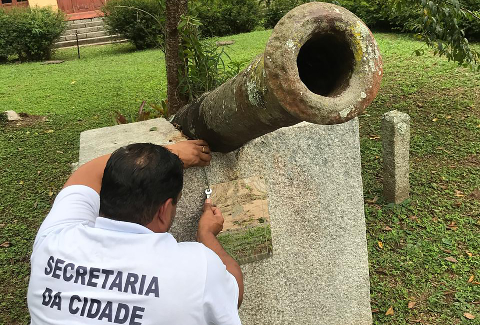Canhão levado em 1953 volta a Cabo Frio e reabre capítulo perdido da memória local