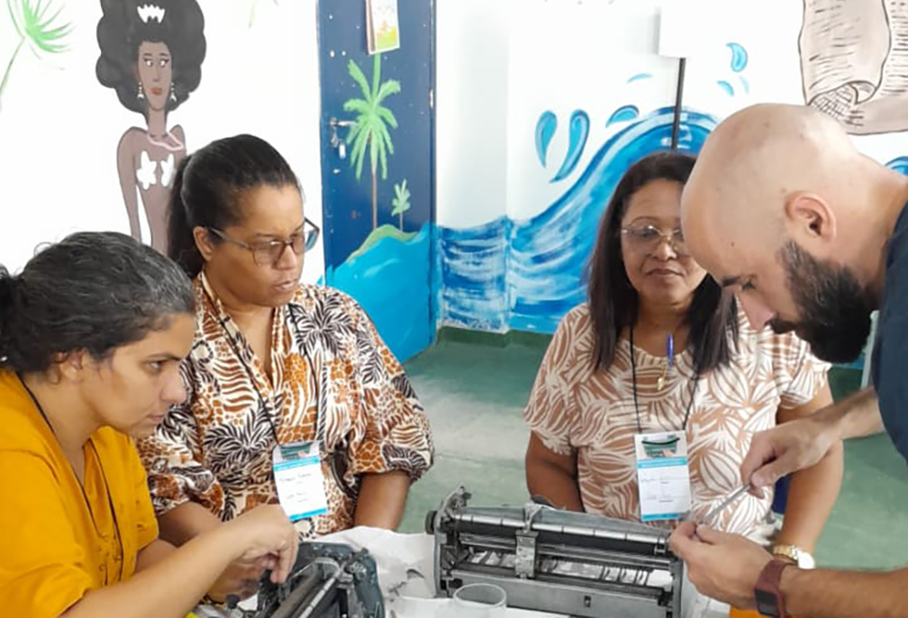 Formação em braille une seis cidades do RJ em Cabo Frio
