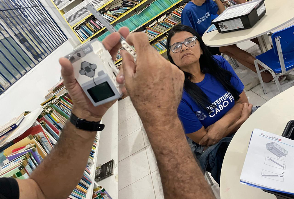 Escola pública de Cabo Frio aposta na robótica para transformar o ensino de jovens e adultos