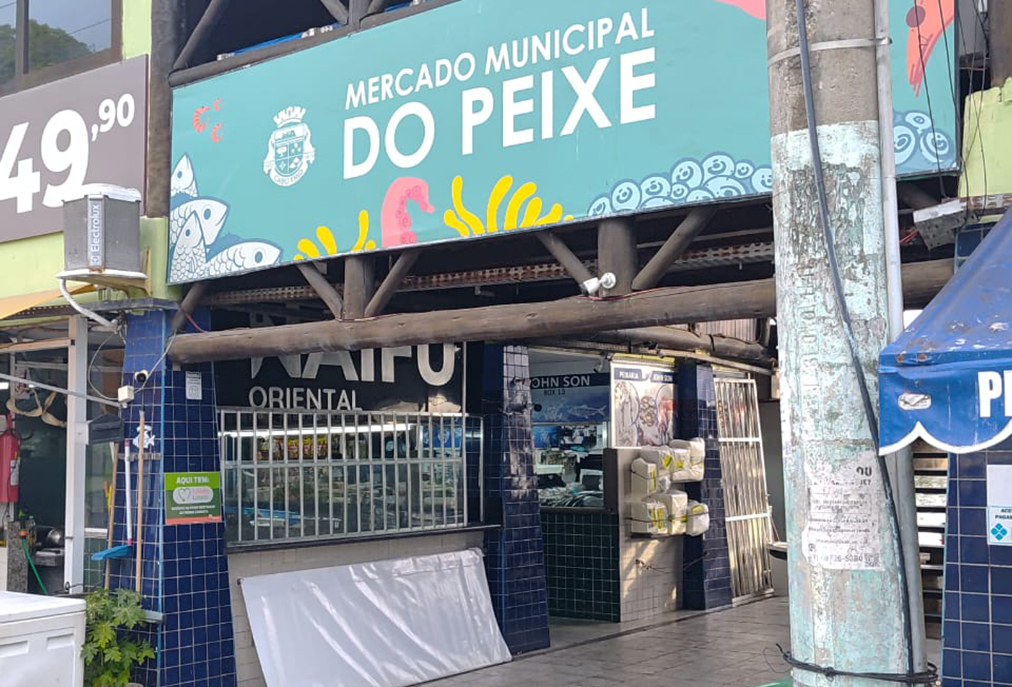 Prefeitura intensifica limpeza e controle sanitário no Mercado de Peixe de Cabo Frio