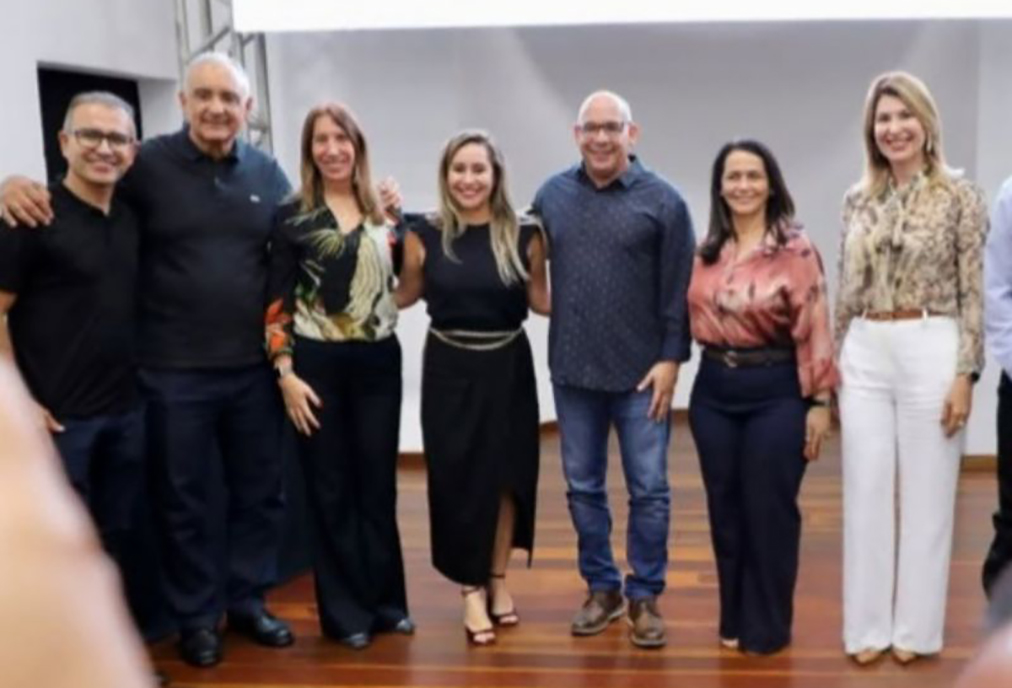 Prefeita de Araruama celebra união da região em reunião para criação de consórcio intermunicipal