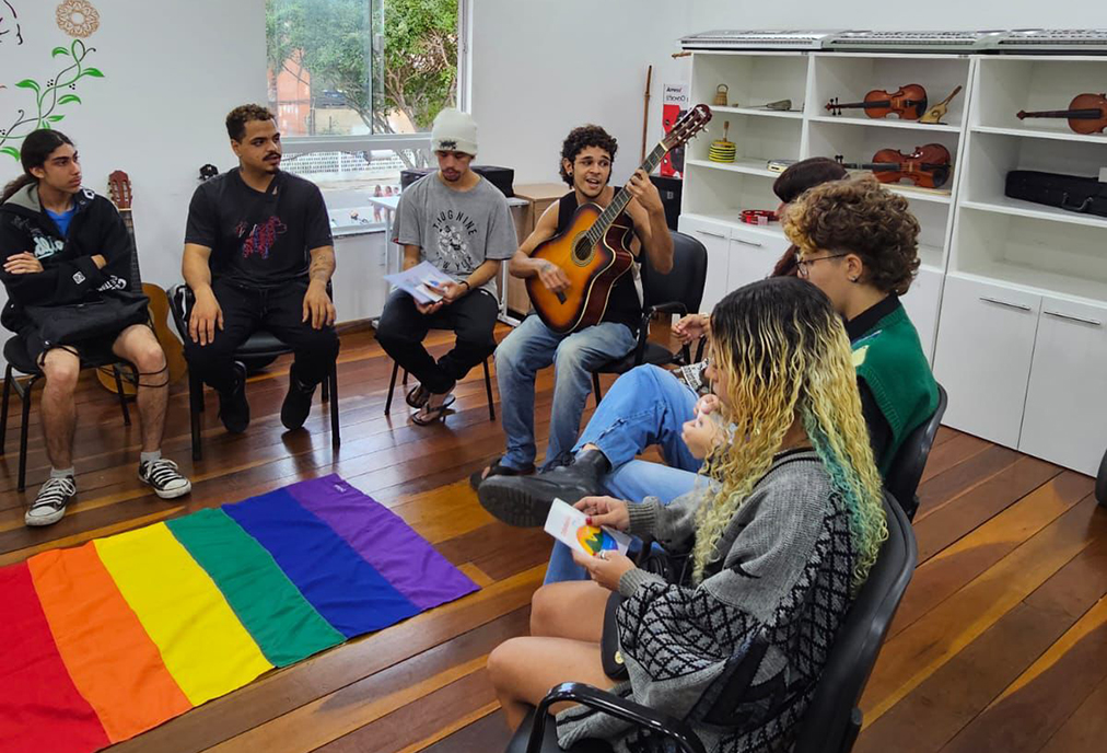 Roda de conversa marca início do Mês do Orgulho LGBTI+ em Arraial do Cabo