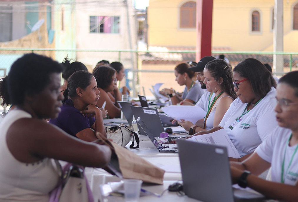 Alunos aprendem sobre ecossistemas com atividade prática com plantio de mudas em Cabo Frio