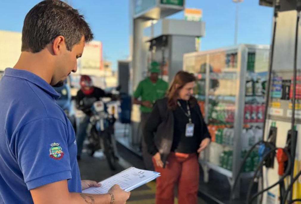 Postos em Cabo Frio são notificados por manter preços altos mesmo com queda da Petrobras