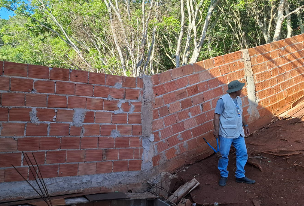Prefeitura remove muro irregular em área protegida em Cabo Frio no bairro Jacaré