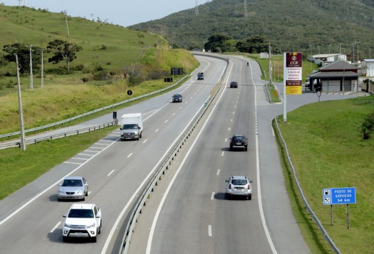 Com previsão de mais de 157 mil veículos no feriado, Via Lagos terá ação especial de segurança
