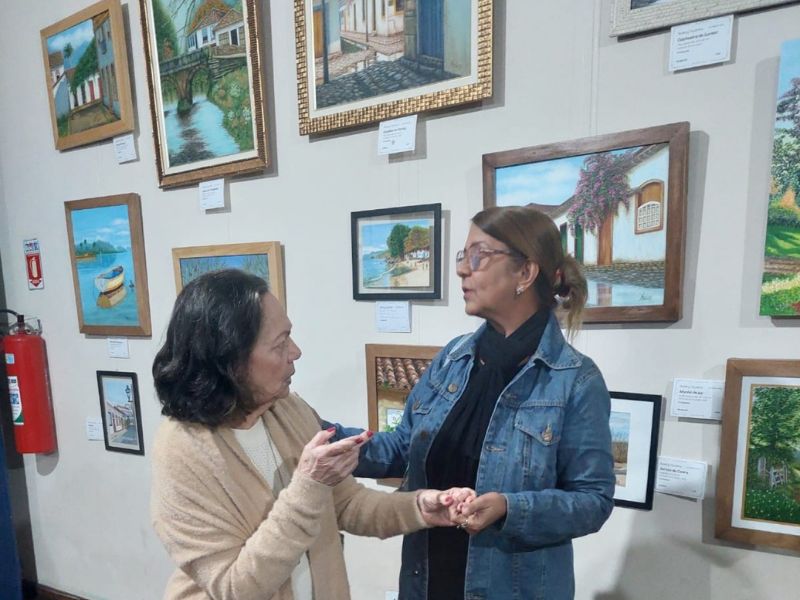 Casa de Cultura de Araruama recebe exposição gratuita de artista plástica da cidade