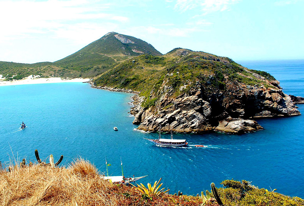 Arraial do Cabo intensifica fiscalização para preservar atividades pesqueiras na Praia Grande