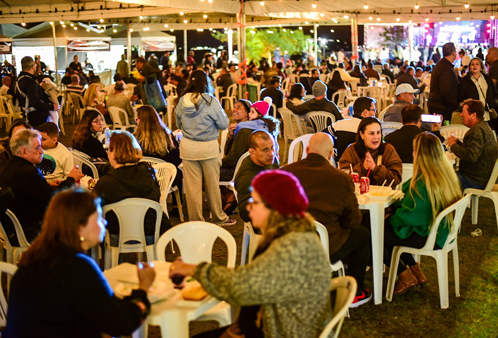 Festival do Camarão aquece o inverno com comida boa e atrações musicais em Cabo Frio