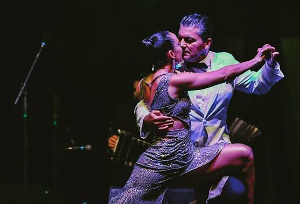 Evento celebra diversidade artística e reúne talentos da América Latina em Arraial do Cabo