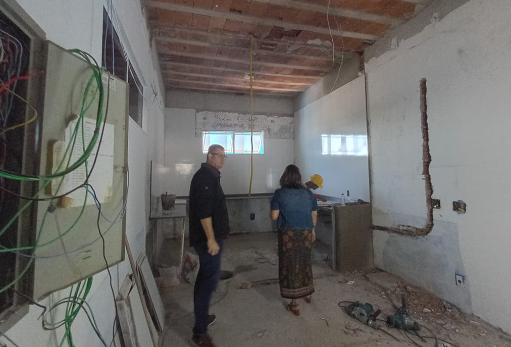 Professora de Cabo Frio leva iniciativa sobre histórias de vida ao Fórum da EJA