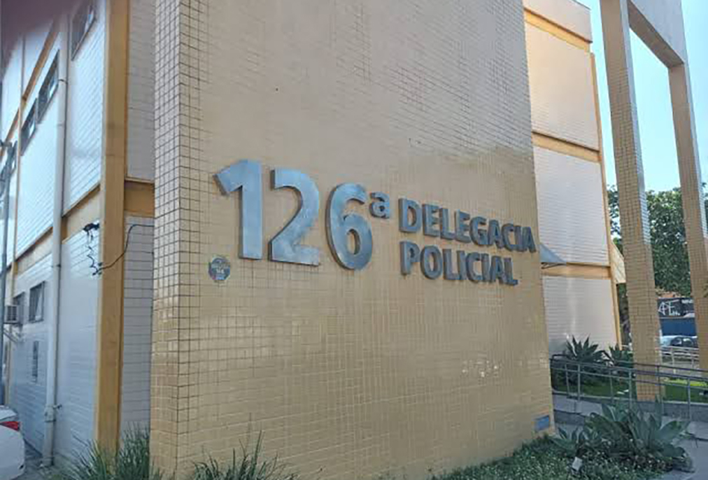 Polícia prende homem de 22 anos procurado por tráfico de drogas em Cabo Frio