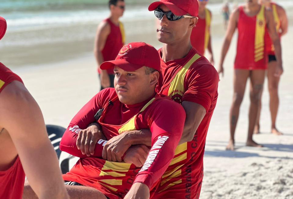 Treinamento de guarda-vidas reforça segurança para alta temporada