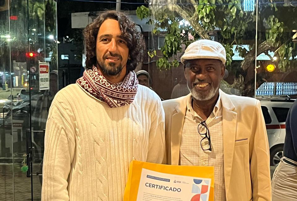 Jovens artistas de Arraial do Cabo abrem exposição na Casa de Vidro