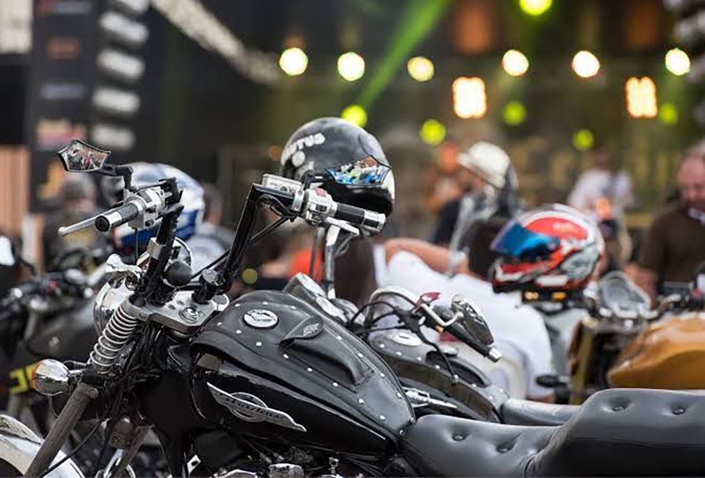 Moto Rock agita Arraial do Cabo com show nacional da banda Uns e Outros