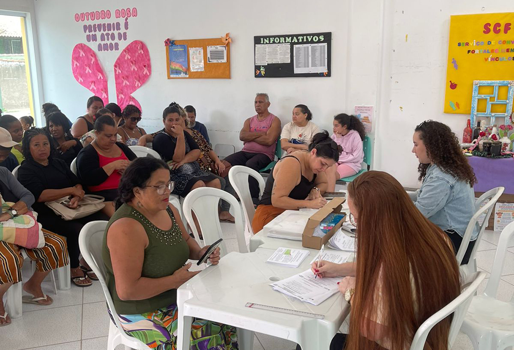 Bairro Figueira, em Arraial, recebe equipe do Gira Renda Cabista para distribuição dos novos cartões