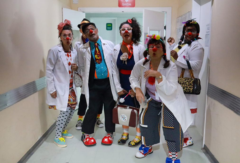 Humanização no atendimento ganha força com palhaçaria em hospital de Cabo Frio