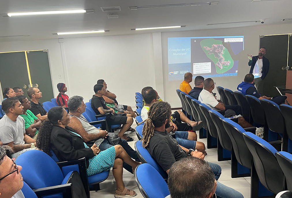 Canal do Itajuru em Cabo Frio, reúne pescadores e poder público para discutirem ordenamento de embarcações