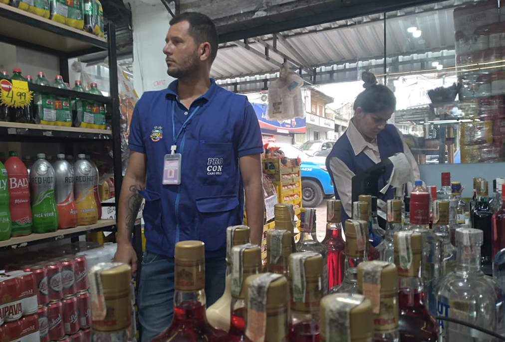 Prefeitura de Cabo Frio orienta moradores e turistas sobre consumo seguro de bebidas alcoólicas
