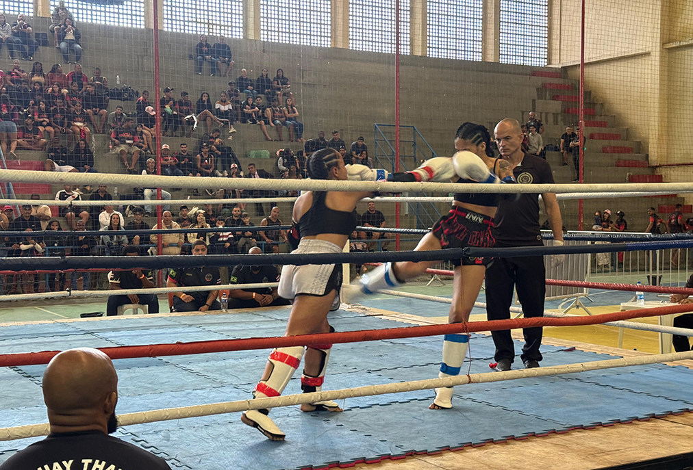 Evento em Tamoios mostra técnica e disciplina de atletas de Muay Thai