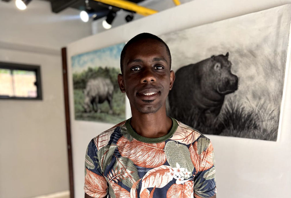 Em Arraial do Cabo, artista visual Franciscone Araújo expõe na Casa de Vidro