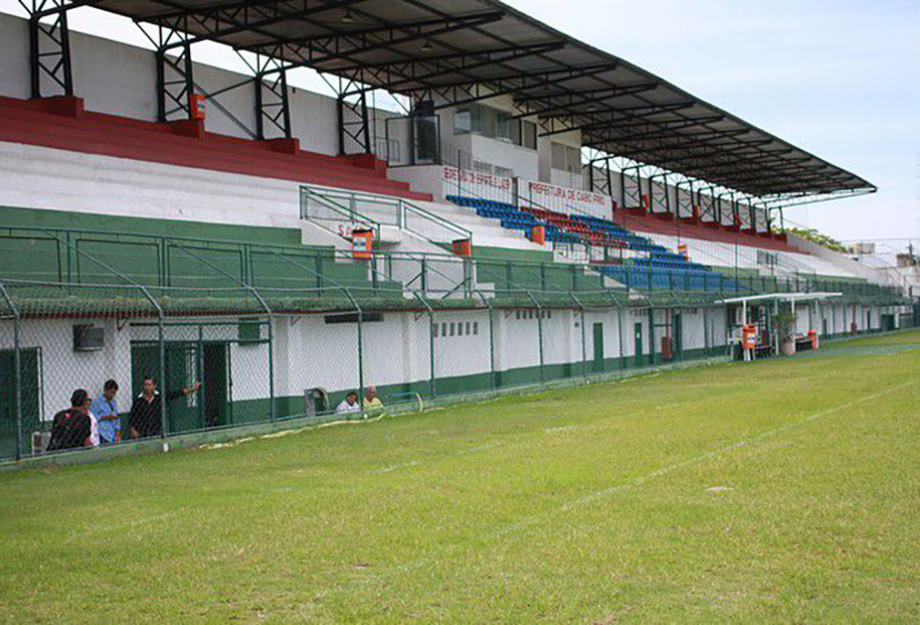 Estádio Municipal de Cabo Frio ganha novo gramado e estrutura modernizada