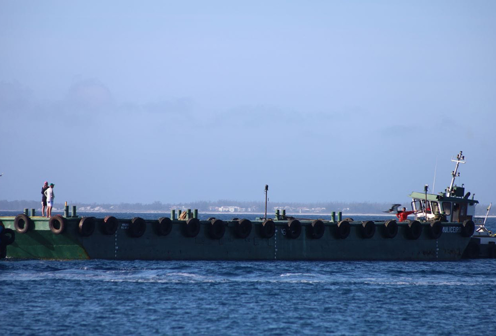 Cabo Frio dá início à manobra das balsas que levarão os fogos do réveillon