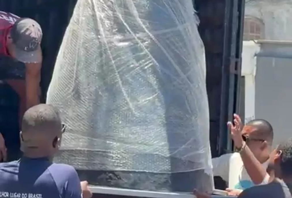 Réplica de jubarte e outros animais marinhos passam a integrar projetos em Arraial do Cabo