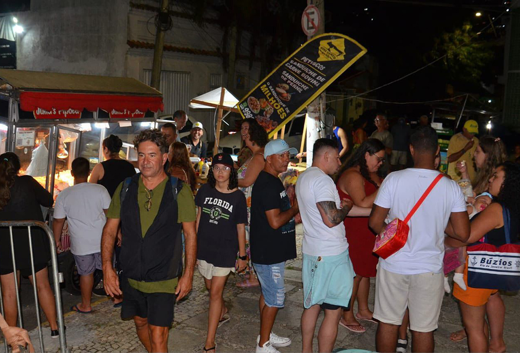 Arraial do Cabo movimenta Praça do Sindicato com edição final da Feira Turística