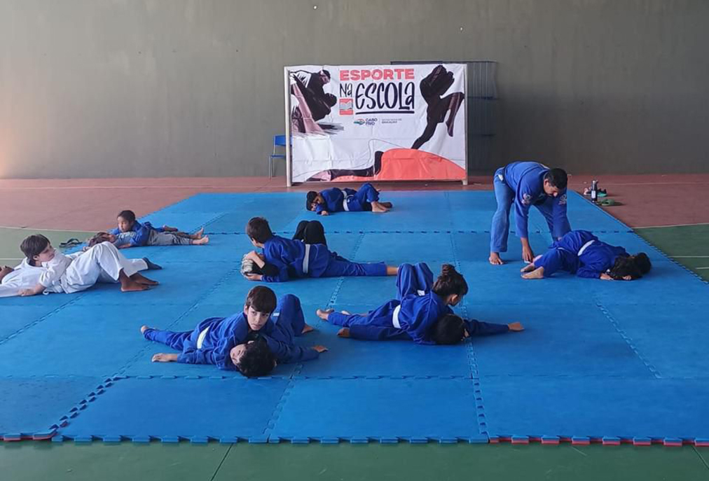 Projeto esportivo em Cabo Frio oferece Muay Thai e Jiu-Jitsu no contraturno escolar