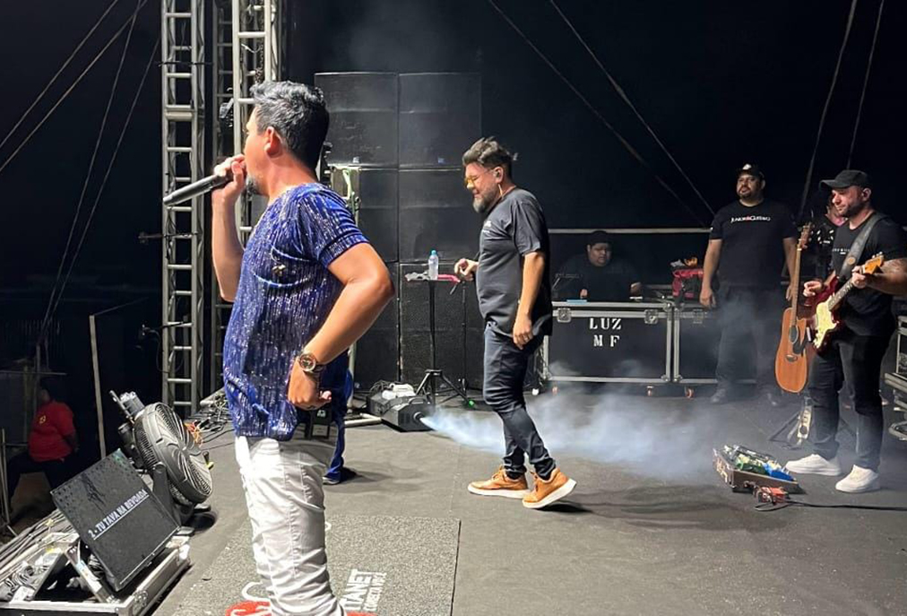 Dupla Junior & Gustavo fechou programação oficial com show sertanejo em Tamoios